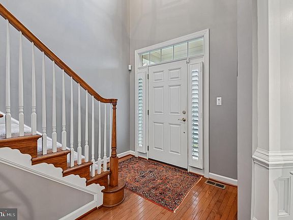 5th image of 706 Drake Way