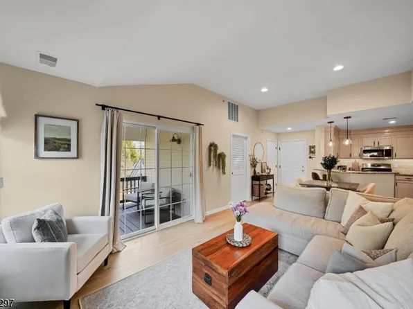 654 Honeybrook Cir, Lopatcong Twp., NJ 08886