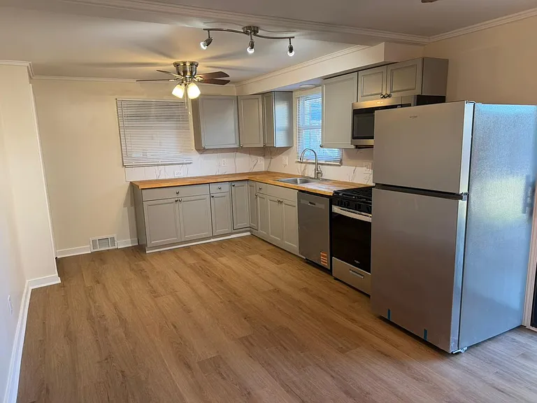 605 Thompson Ave — Photo 13