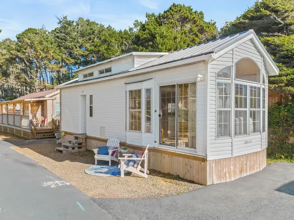 4875 N Highway 101 Space 17, Depoe Bay, OR 97341