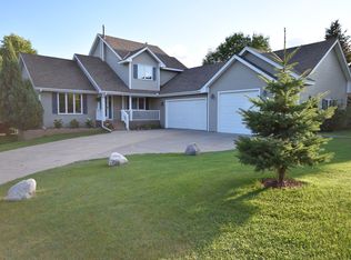 682 Campton Ct, Eagan, MN 55123