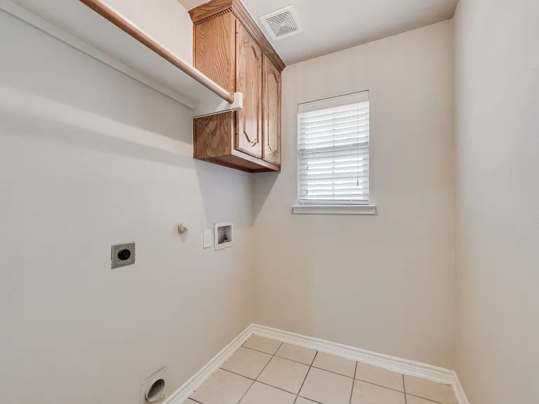 3806 Palace Pl — Photo 2
