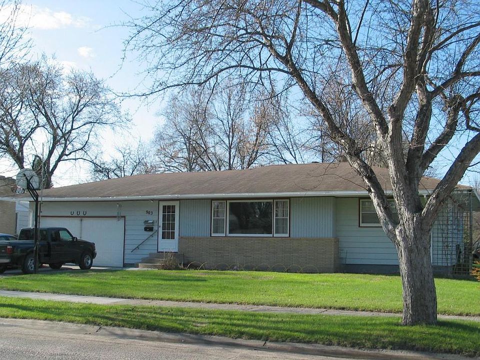 1st image of 903 Park Dr