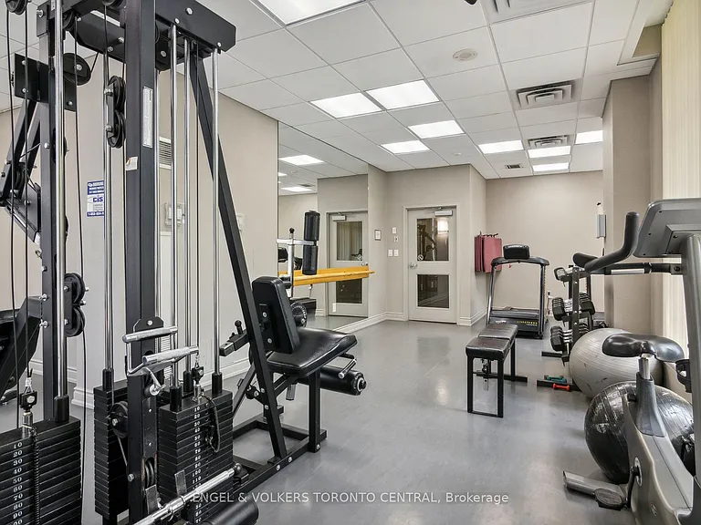 19 Barberry Pl #711 — Photo 33