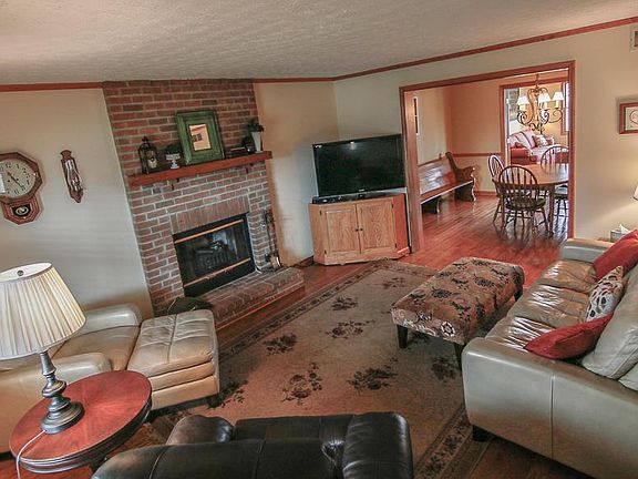 4th image of 14142 Oxford Dr