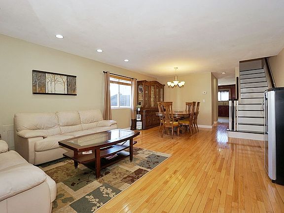 4th image of 33 Darnell Ln