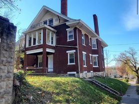 3442 Larona Apts