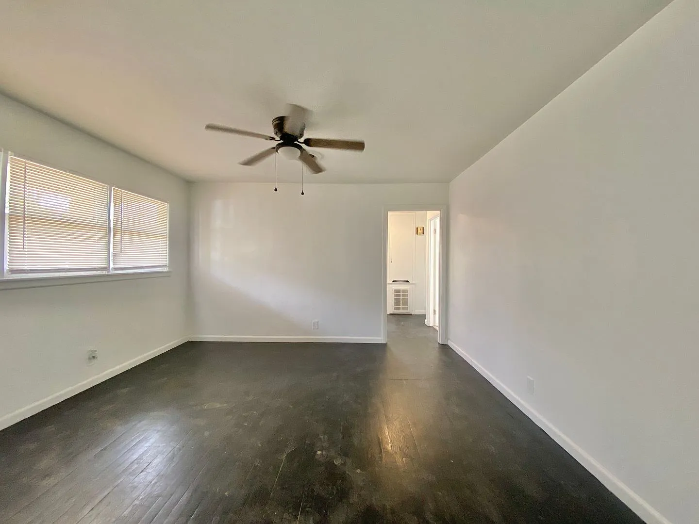 3 bed 1 bath 1 car garage now available — Photo 2