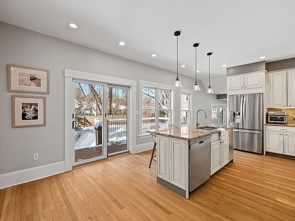 5th image of 20 Maple St