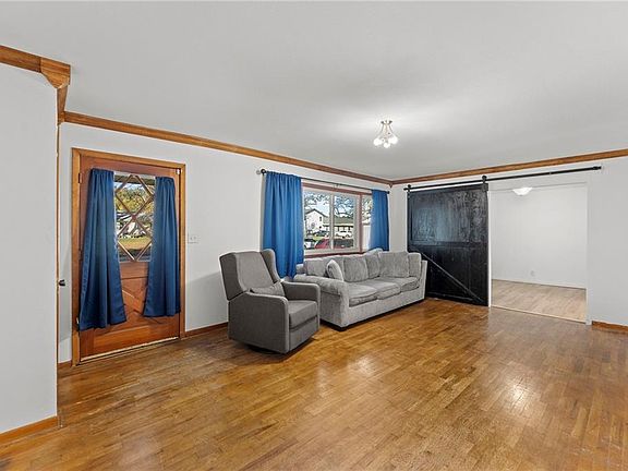 4th image of 1327 S Mulberry St