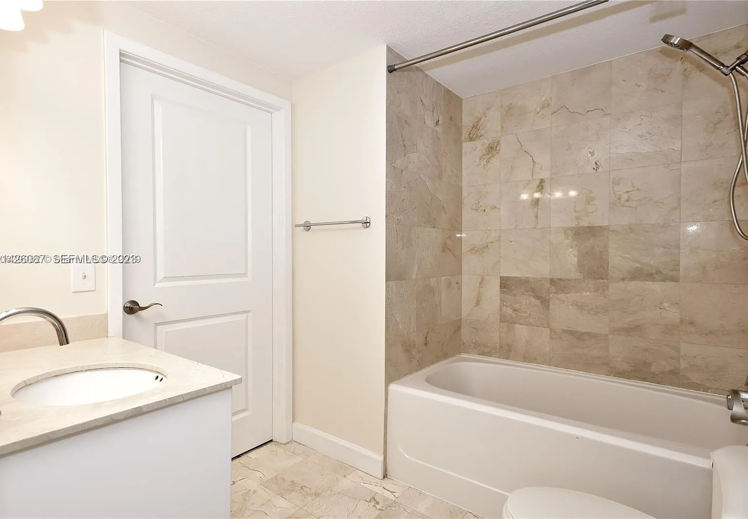 2 bed, 942 sqft, $3,300 — Photo 4