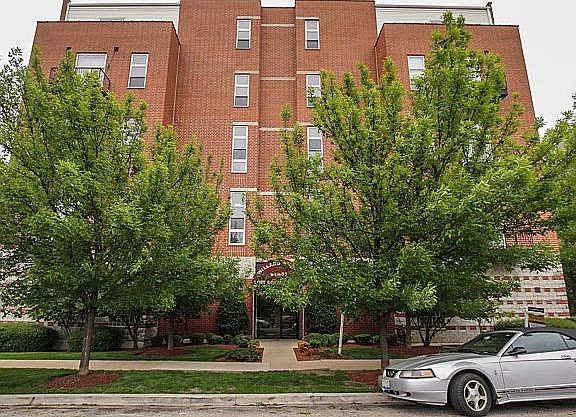 3rd image of 951 N Willard Ct APT 402