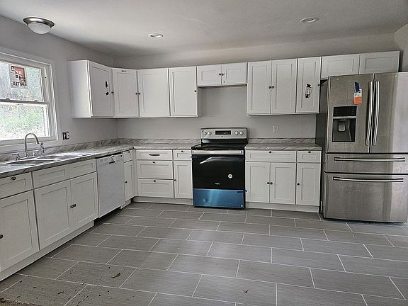 2nd image of 2714 Juniper Ln