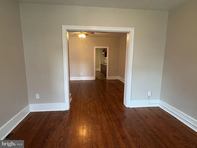 453 W Middle St — Photo 2