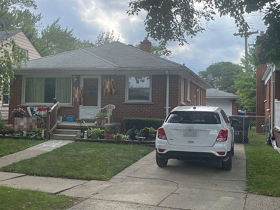 2nd image of 2872 Fort Park Blvd