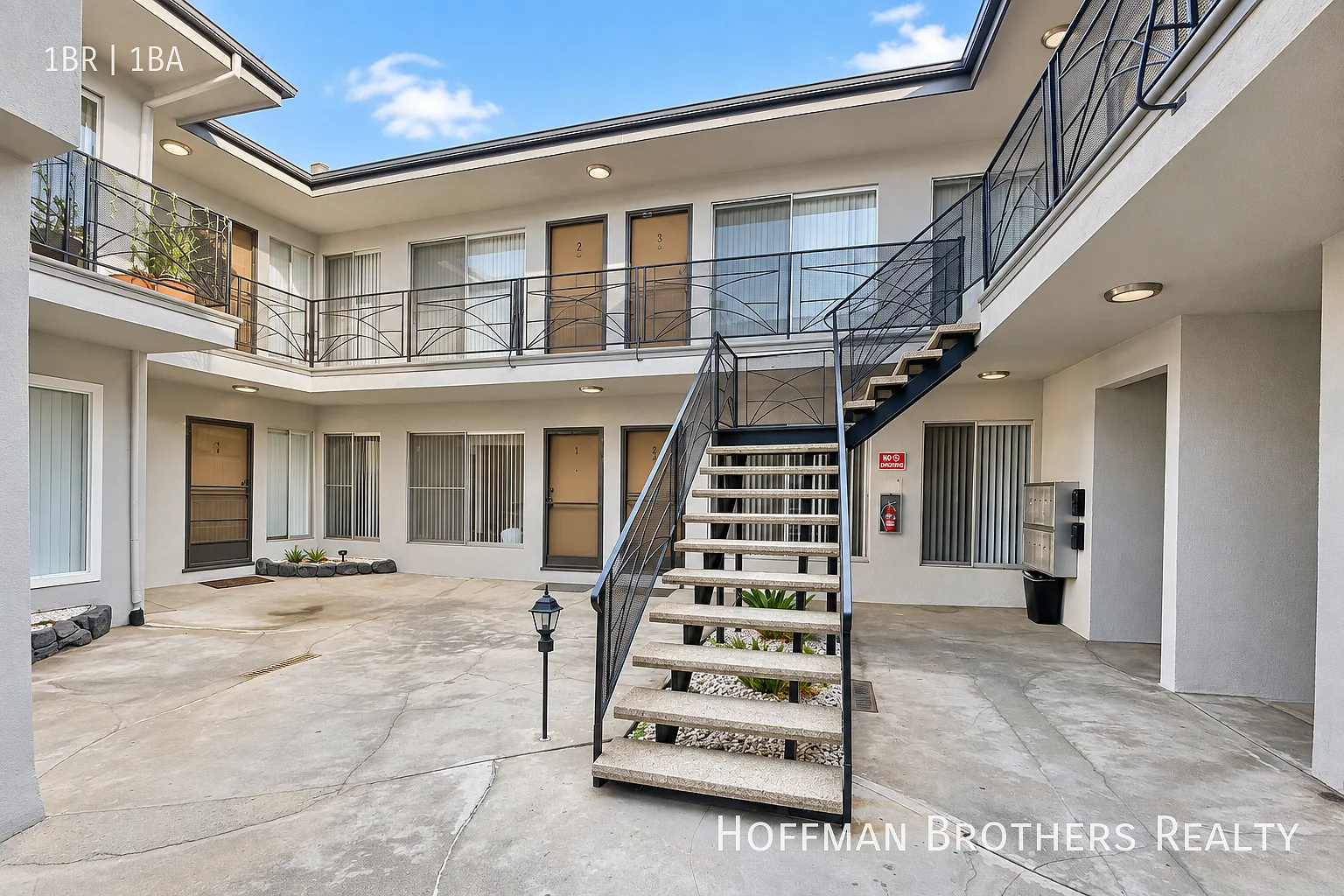 Modern 1-Bedroom With Granite Kitchen, Balcony & Included Parking!! — Photo 4