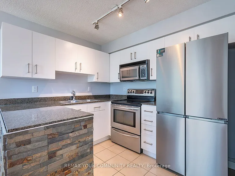 381 Front St W #2103 — Photo 9