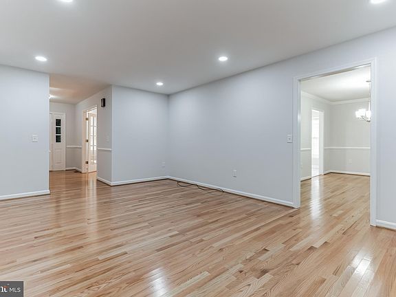 3rd image of 5212 McManus Dr