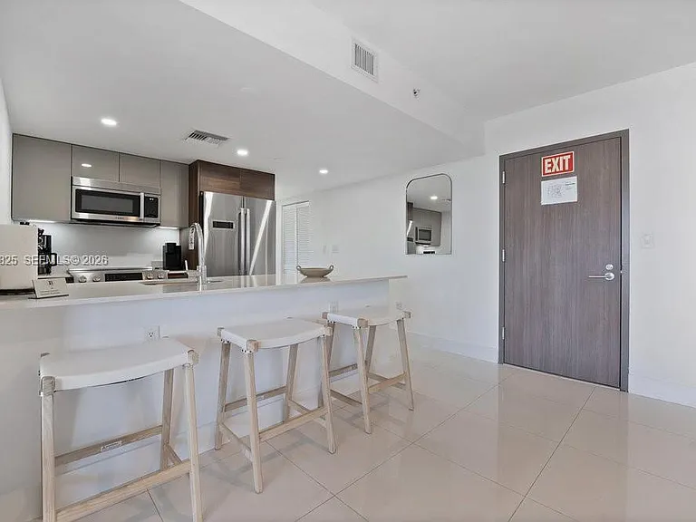 9261 E Bay Harbor Dr #507 — Photo 7