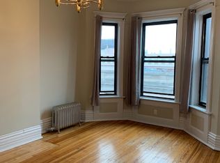 826 W Belmont Ave #1B, Chicago, IL 60657