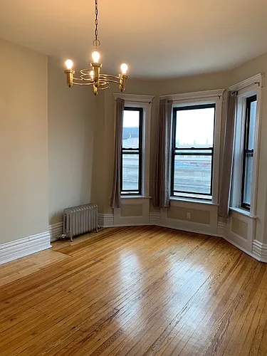 826 W Belmont Ave #1B Photo 1