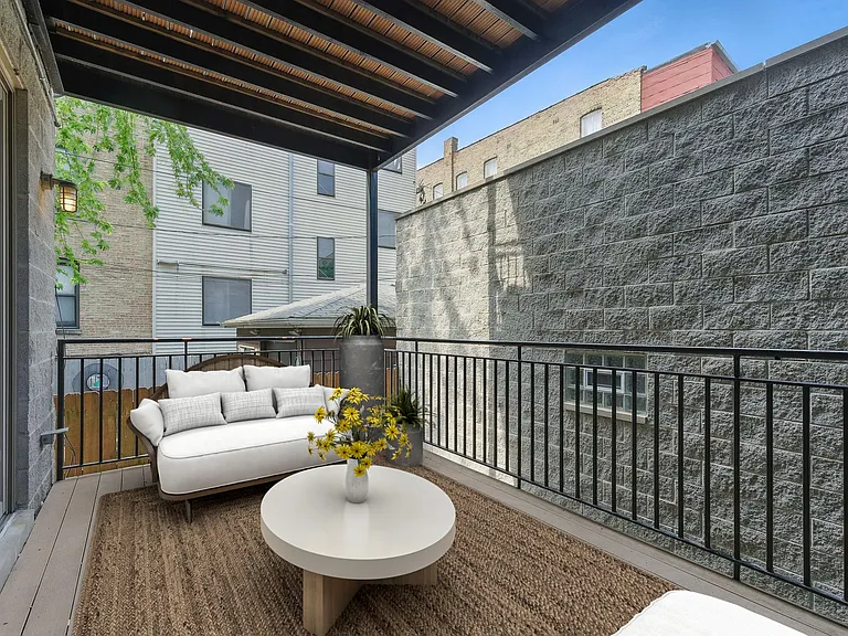 943 N Leavitt St — Photo 15