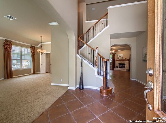 3rd image of 1411 Crooked Stick