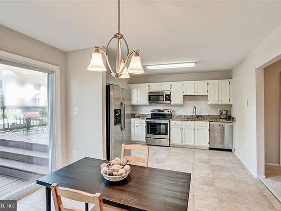 5th image of 973 Ferndale Ave