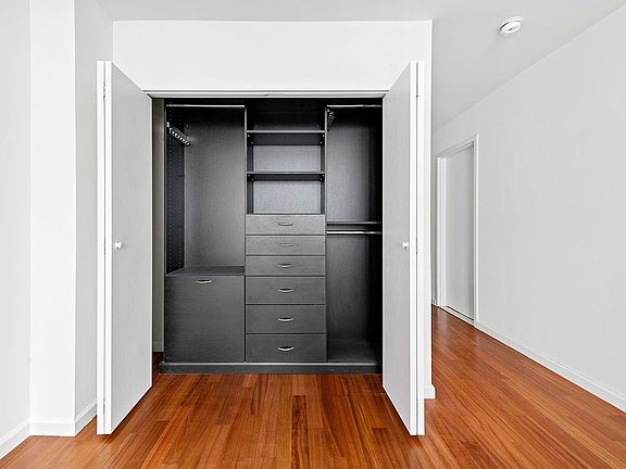 4th image of 150 E 85th St APT 10C