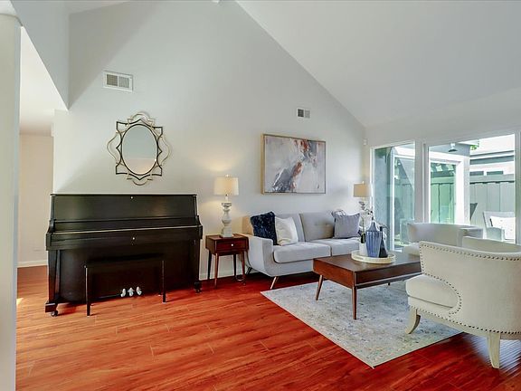 4th image of 5669 Sunflower Ln