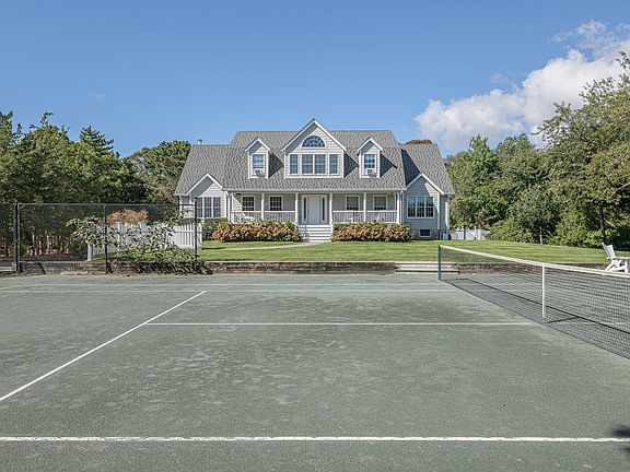 2nd image of 6 Bay Meadow Ln