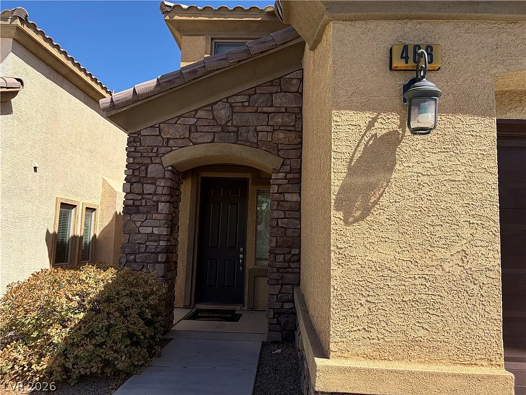 4 bed, 2.5 bath, 2667 sqft, $2,495 — Photo 4