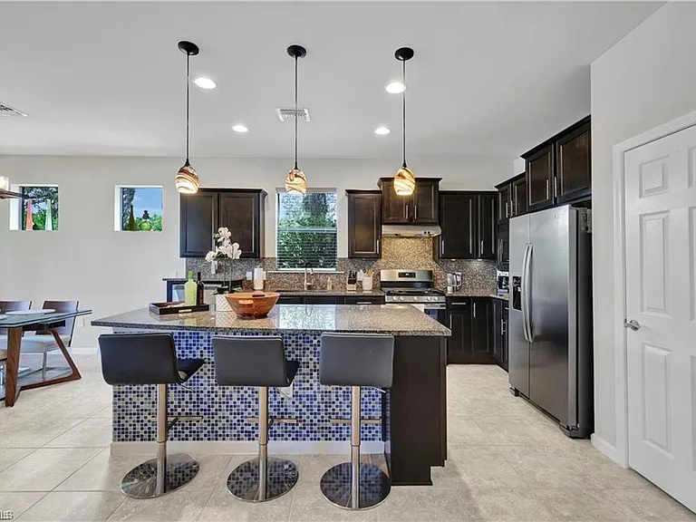 7103 Lily Way — Photo 4