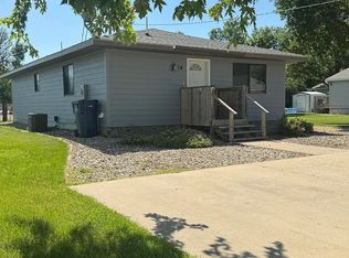 14 6th St NW, Watertown, SD 57201