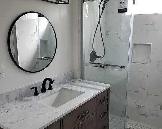 4th image of 857 S Norton Ave #1/2