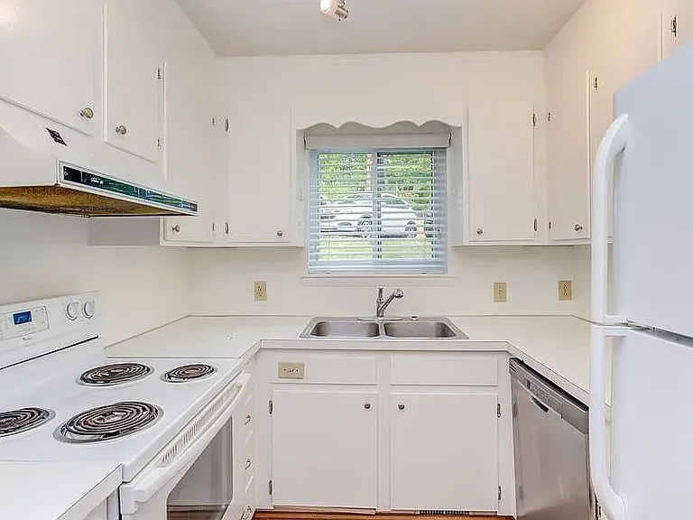 205 Sunrise Ln #D-1 — Photo 12