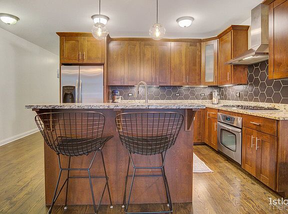5th image of 2423 W Cortland St #1