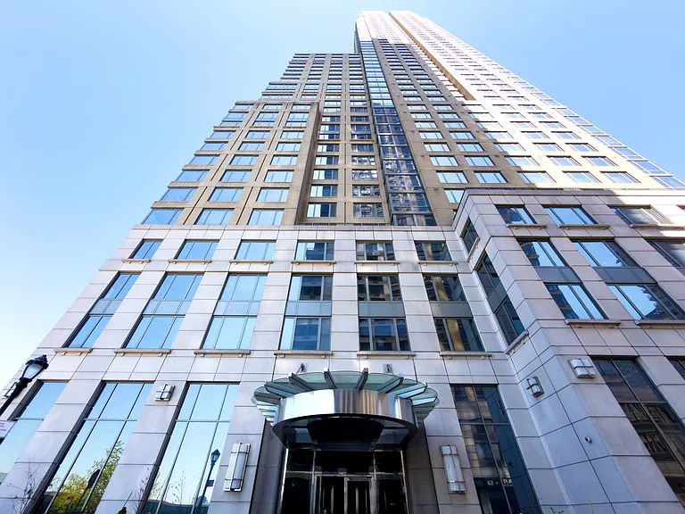 220 Riverside Blvd #34C — Photo 22