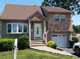 320 Albany St, Saddle Brook, NJ 07663