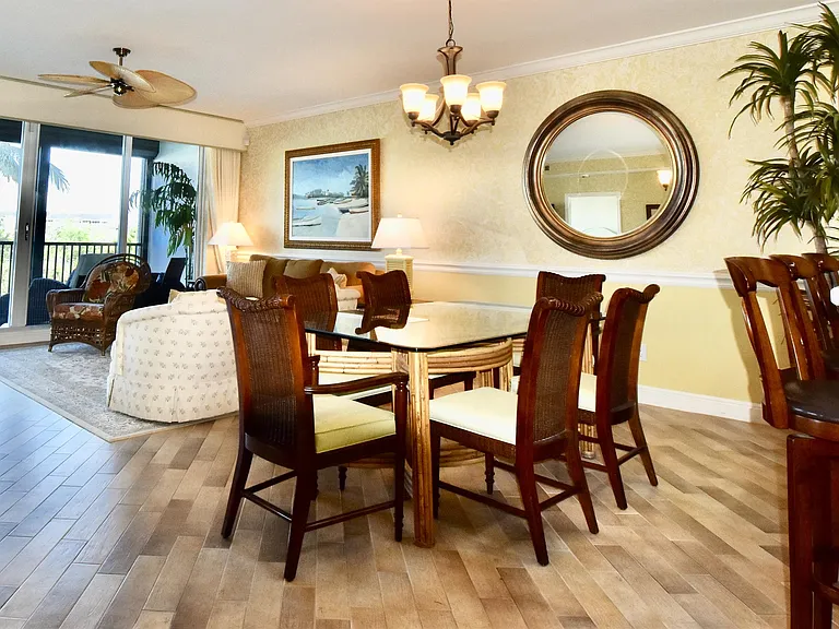 430 Cove Tower Dr #1-302 — Photo 5