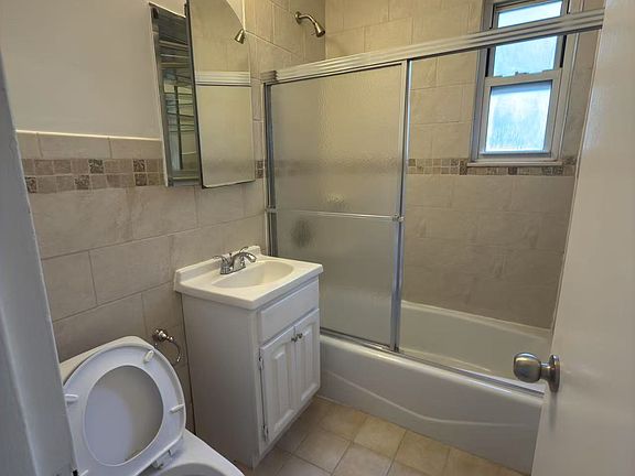 3rd image of 4646 Bell Blvd Floor 2