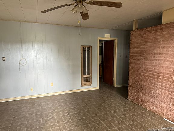 5th image of 1826 W HUTCHINS PL