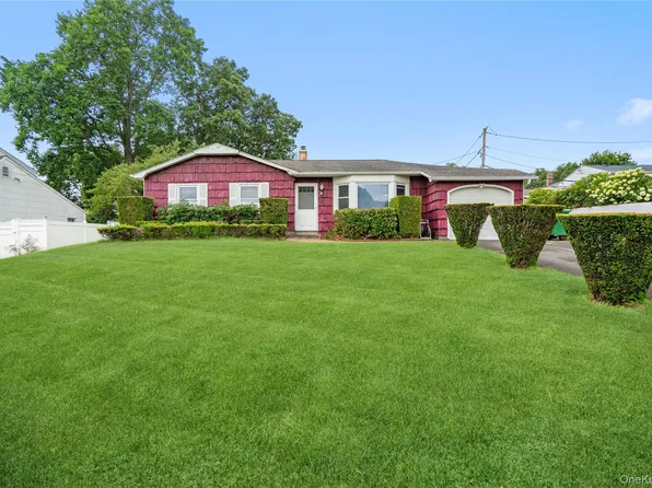 86 Cirrus Road, Holbrook, NY 11741
