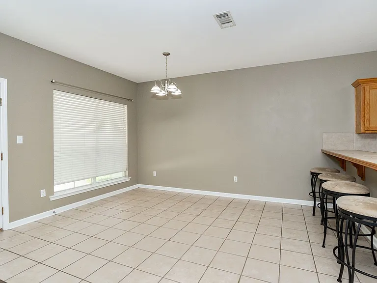 10022 Petersburg Dr — Photo 11
