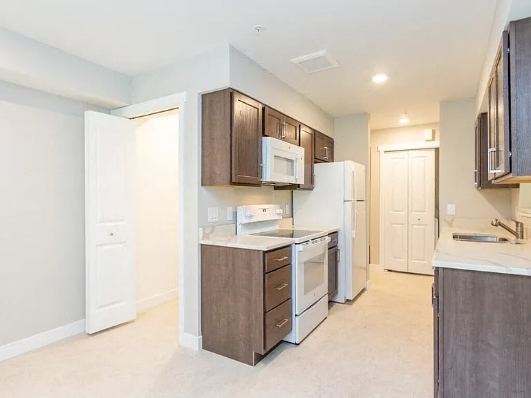 North Hillburn Apartments — Photo 6
