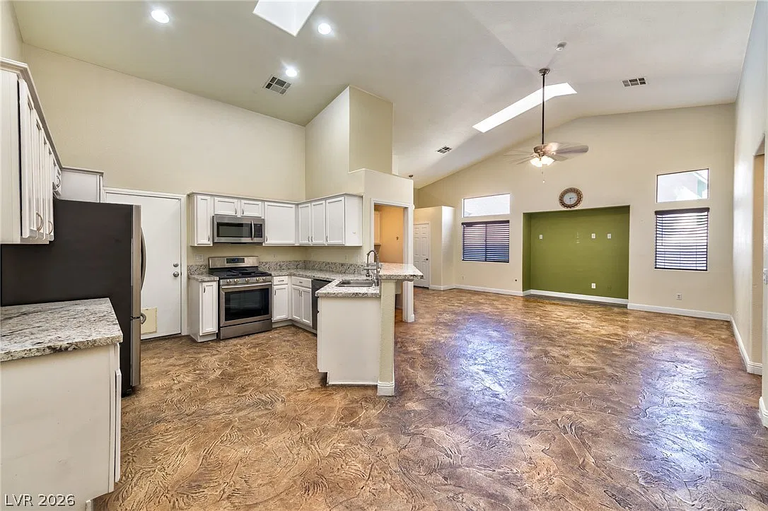 3 bed, 2.0 bath, 1351 sqft, $1,700 — Photo 2
