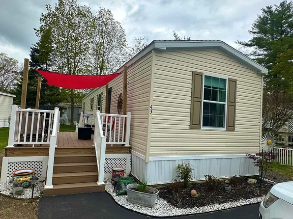 43 Evergreen Dr, Gorham, ME 04038