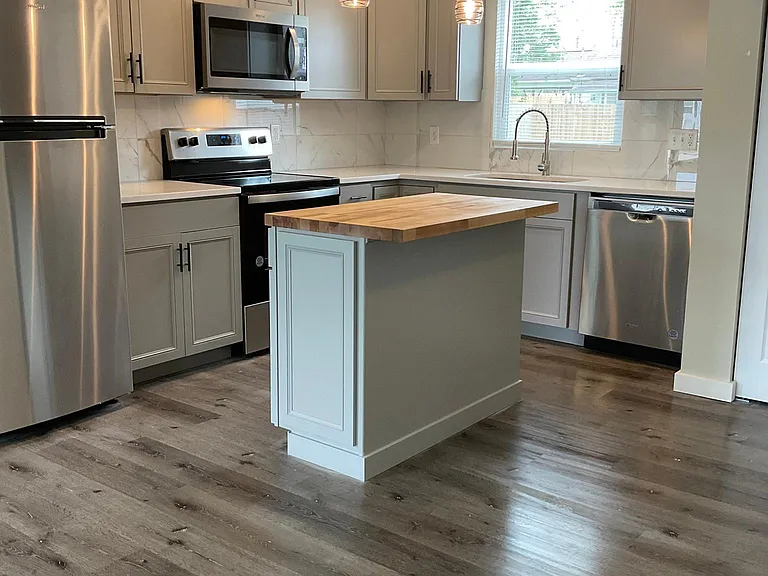 475 Florence Ave — Photo 7