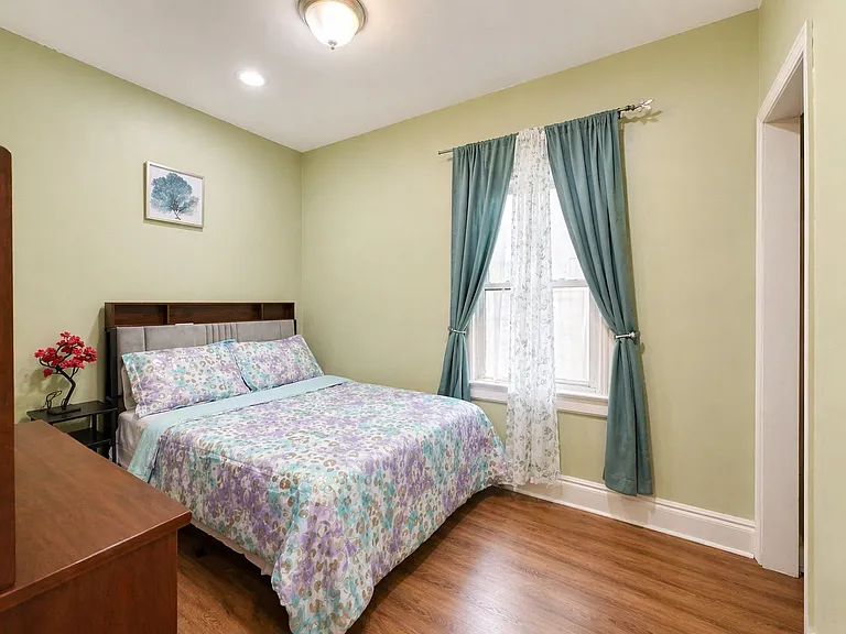 1817 Ontario Ave #2 — Photo 12