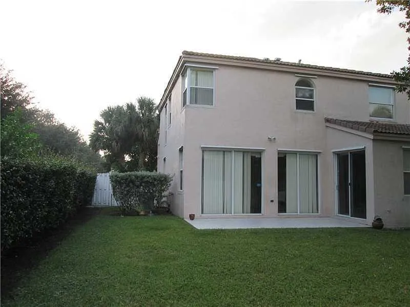 NW 158th Lane, Pembroke Pines — Photo 2